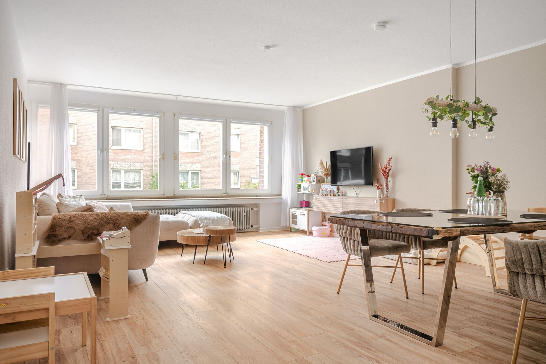 Wohnzimmer mit Essplatz